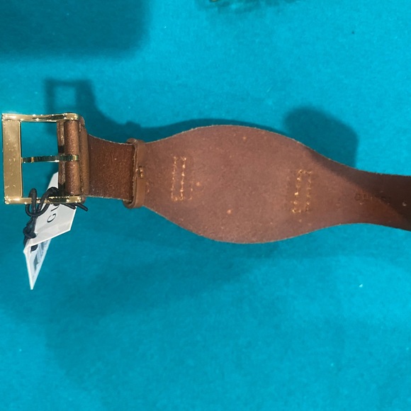 Quartz Gold yellow PVD caseback with Bee Engraving - Picture 10 of 13